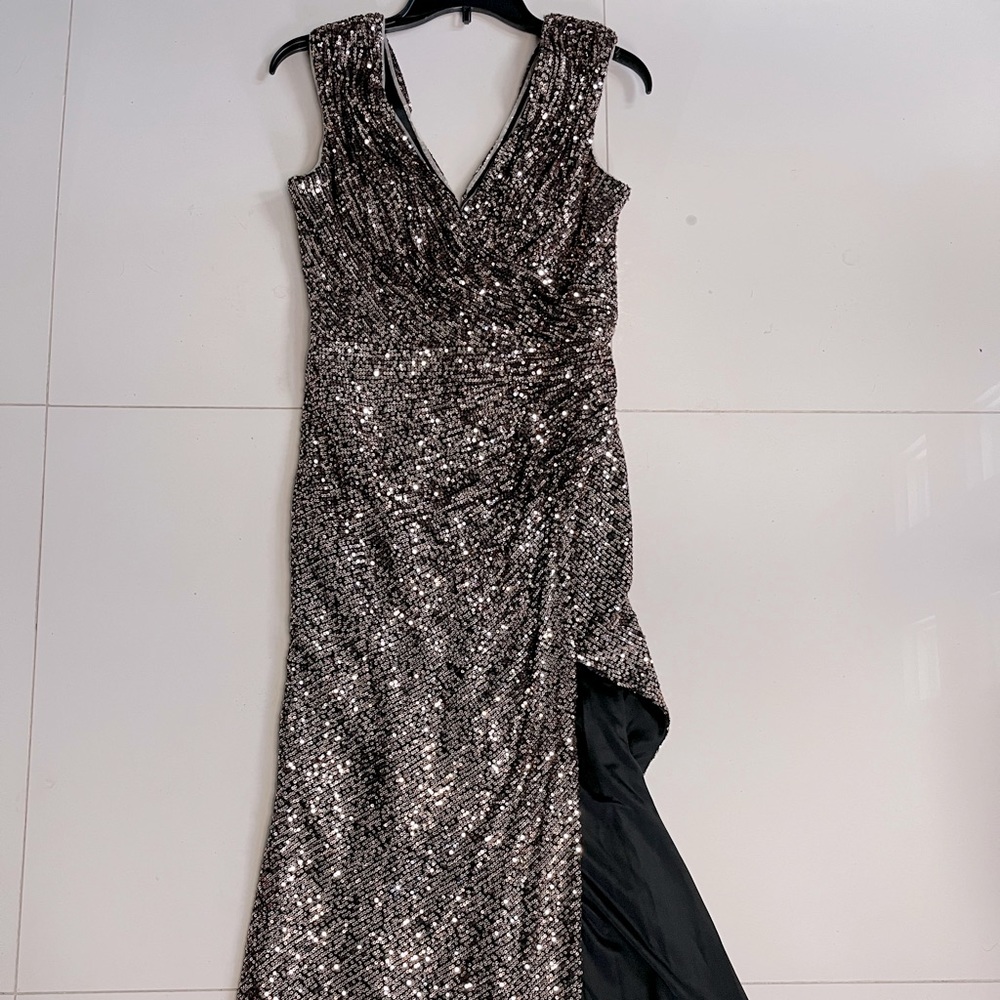 SEQUIN SLIT SHAPING DRESS
